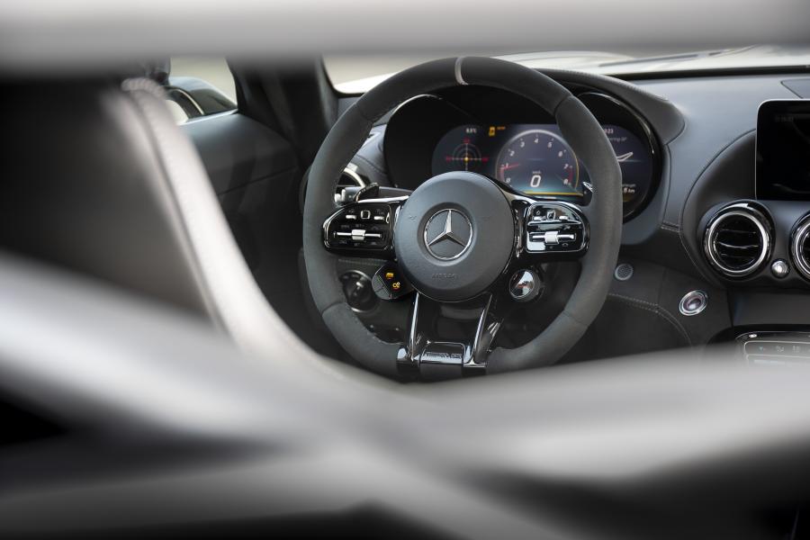 Интерьер Mercedes-AMG GT R PRO (C190) 2019 года  (WW) (фото 37 из 50)